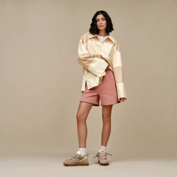⁦UGG Lowmel Sand נעלי סניקרס לנשים לואמל סנד⁩ – תמונה ⁦6⁩