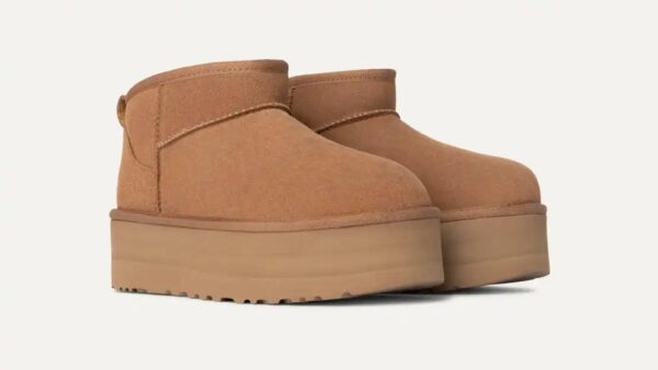 ⁦מגפי UGG נשים Classic Ultra Mini עם סוליית פלטפורם – Chestnut⁩ – תמונה ⁦3⁩